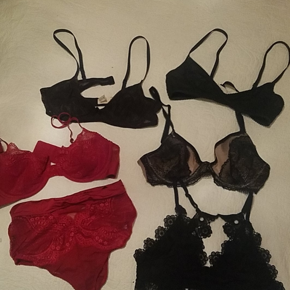 Lot of elegant lingerie (XS 32C)